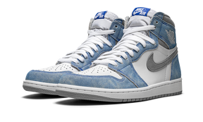 Air Jordan 1 High Hyper Royal